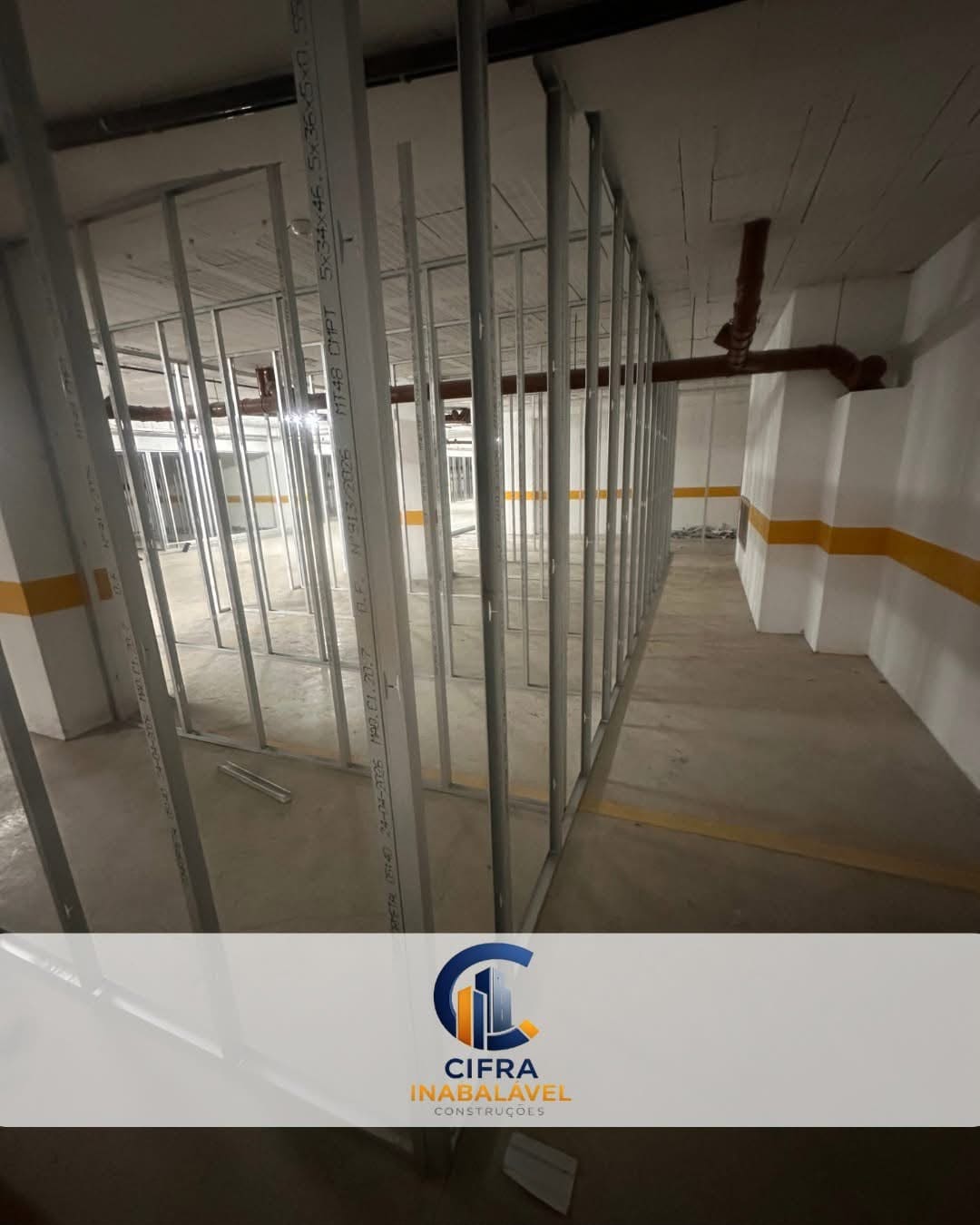 Estrutura metálica para divisórias em pladur