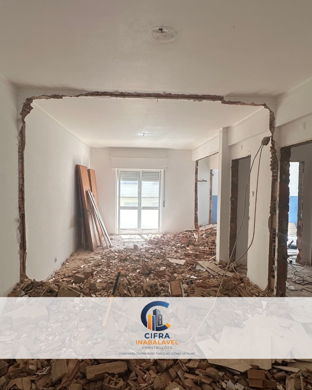 Trabalhos de demolição interior do apartamento