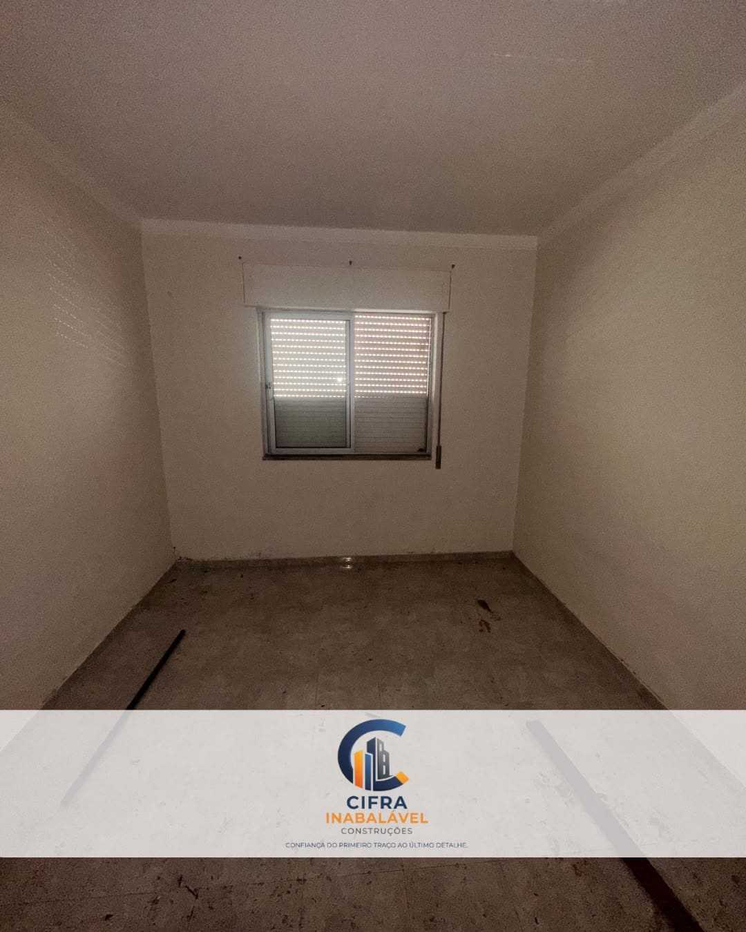 Quarto despojado preparado para os acabamentos